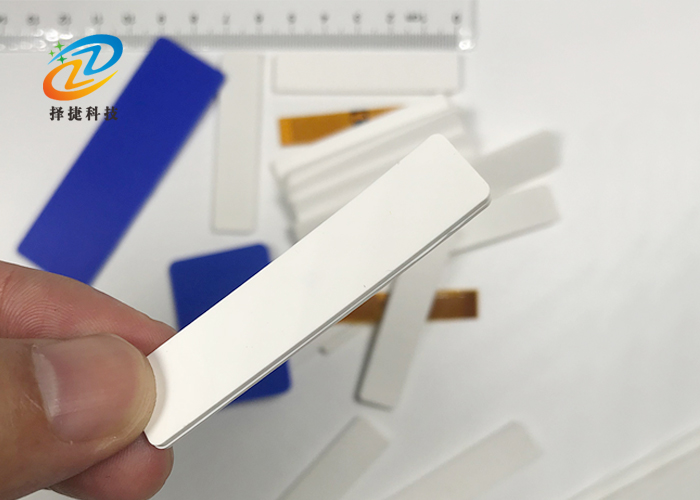 洗衣RFID射頻標(biāo)簽 55*12mm產(chǎn)品實(shí)拍展示圖四