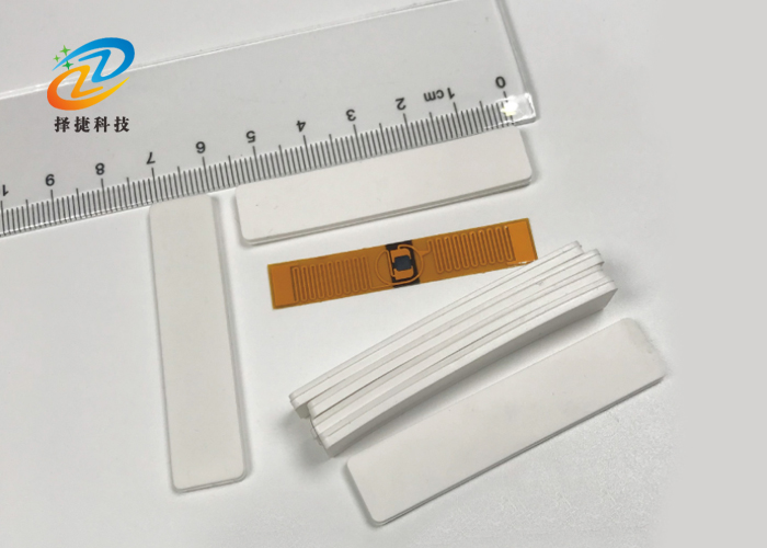 洗衣RFID射頻標(biāo)簽 55*12mm產(chǎn)品實(shí)拍展示圖五